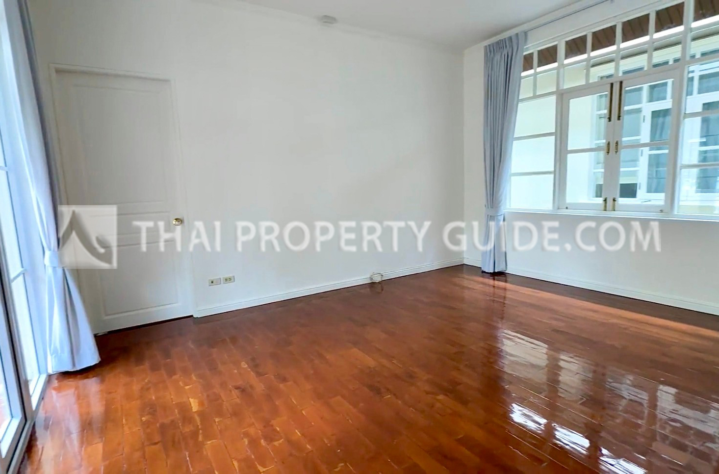 House with Private Pool in Sukhumvit 